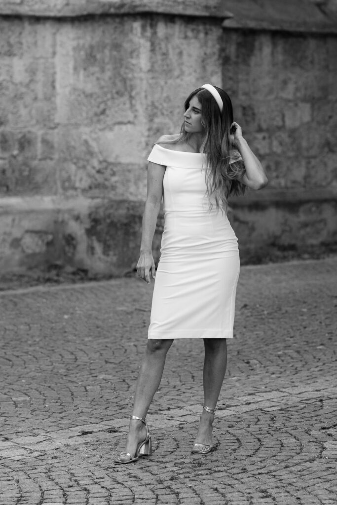 Timeless black-and-white portrait of the bride, captured by Maria Bruckmaier Wedding Photography.